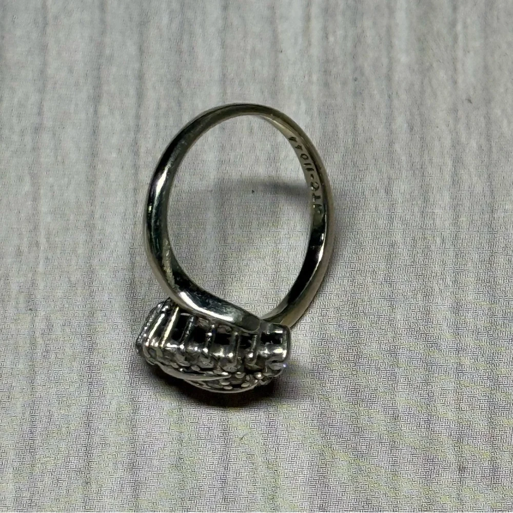 14k White Gold & Diamond Marquise Design Ring with Geometric Detailing - Picture 5 of 5